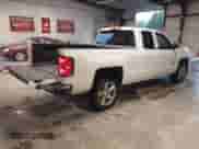 2015 Chevrolet Silverado 1500 LT z VIN 1GCRCREH0FZ398560, wystawiony jako IAAI lot #42454940 z przebiegiem 158 025 mil mil oraz . Historia ofert i sprzedaży dostępna na DreamBid. Obrazek 4.