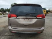 ✅ 2017 Chrysler Pacifica Touring L • VIN: 2C4RC1BG5HR535762 • Lot: 84739835. Wystawiony na Copart z przebiegiem Nie podano. Bezpłatny archiwum sprzedaży aukcyjnych z USA i szczegółowy raport historii pojazdu na DreamBid. Zdjęcie 6.