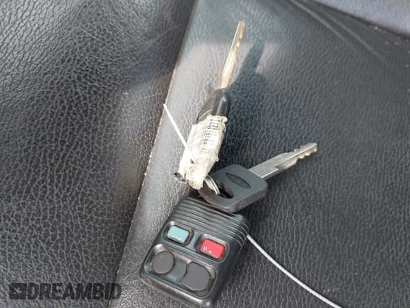 ✅ 2007 Ford Mustang Deluxe • VIN: 1ZVFT80N575289186 • Лот: 43867002. Опубликован ранее на IAAI с пробегом 200 576 миль. Бесплатный доступ к архиву аукционных продаж из США и подробный отчёт об истории автомобиля на DreamBid. Изображение 11.