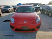 ✅ 2018 Volkswagen Beetle S • VIN: 3VWFD7AT8JM718231 • Lot: 80254985. Wystawiony na Copart z przebiegiem 48 457 mil. Bezpłatny archiwum sprzedaży aukcyjnych z USA i szczegółowy raport historii pojazdu na DreamBid. Zdjęcie 5.
