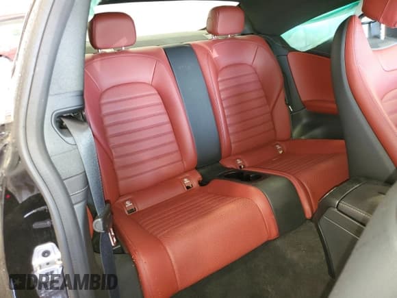 ✅ 2022 Mercedes-Benz C 43 AMG • VIN: W1KWJ6EB8NG112506 • Lot: 88247045. Wystawiony na Copart z przebiegiem 12 569 mil. Bezpłatny archiwum sprzedaży aukcyjnych z USA i szczegółowy raport historii pojazdu na DreamBid. Zdjęcie 10.