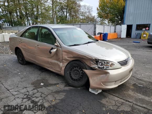 ✅ 2005 Toyota Camry LE • VIN: 4T1BE32K45U560965 • Лот: 90360665. Опубликован ранее на Copart с пробегом 156 673 миль. Бесплатный доступ к архиву аукционных продаж из США и подробный отчёт об истории автомобиля на DreamBid. Изображение 4.