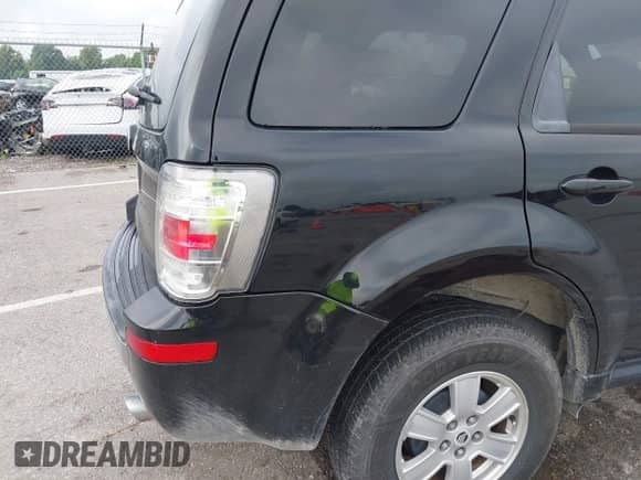 2010 Mercury Mariner z VIN 4M2CN8B71AKJ18792, wystawiony jako IAAI lot #42777106 z przebiegiem 193 930 mil mil oraz . Historia ofert i sprzedaży dostępna na DreamBid. Obrazek 12.