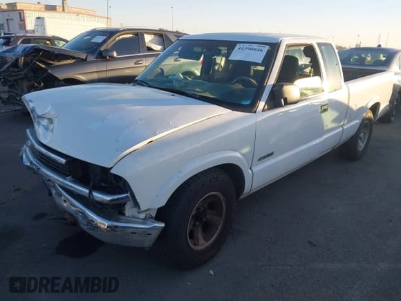 ✅ 2000 Chevrolet S-10 LS Xtreme • VIN: 1GCCS19W7Y8131198 • Лот: 41390046. Опубликован ранее на IAAI с пробегом 186 531 миль. Бесплатный доступ к архиву аукционных продаж из США и подробный отчёт об истории автомобиля на DreamBid. Изображение 2.