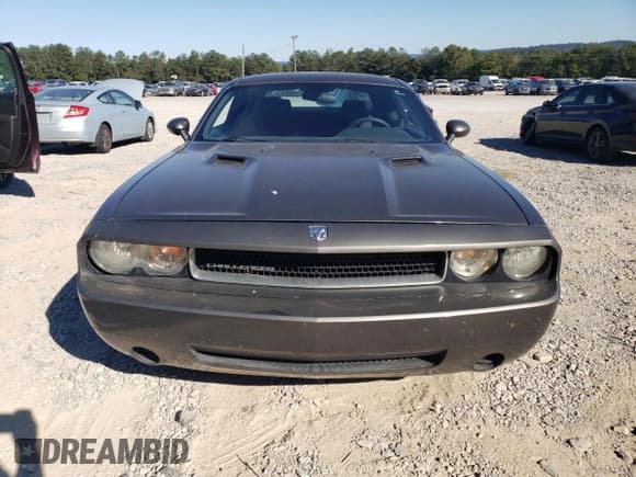 ✅ 2010 Dodge Challenger SE • VIN: 2B3CJ4DV1AH136854 • Lot: 76567644. Listed on Copart with 215,303 mi. Free auction sales archive from the USA and detailed vehicle history report at DreamBid. Image 5.