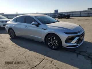 2024 Hyundai Sonata SEL z VIN KMHL64JA8RA420408, wystawiony jako Copart lot #80691735 z przebiegiem 16 936 mil mil oraz Szkoda całkowita • Salvage title. Historia ofert i sprzedaży dostępna na DreamBid. Obrazek 4.