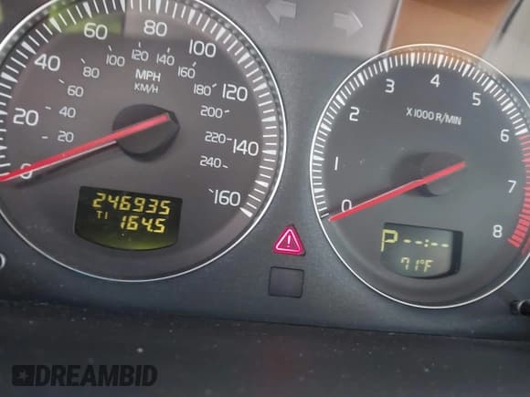 ✅ 2004 Volvo XC90 • VIN: YV1CZ59H741103127 • Lot: 42743509. Listed on IAAI with 246,935 mi. Free auction sales archive from the USA and detailed vehicle history report at DreamBid. Image 7.