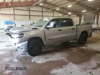 ✅ 2025 Ram 1500 Tradesman • VIN: 1C6RRFGG9SN554735 • Lot: 80796625. Wystawiony na Copart z przebiegiem 1 053 mil. Bezpłatny archiwum sprzedaży aukcyjnych z USA i szczegółowy raport historii pojazdu na DreamBid. Zdjęcie 1.