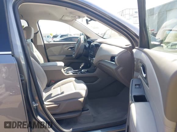 ✅ 2021 Chevrolet Traverse LT Cloth • VIN: 1GNERGKW6MJ152538 • Lot: 43132522. Wystawiony na IAAI z przebiegiem 71 211 mil. Bezpłatny archiwum sprzedaży aukcyjnych z USA i szczegółowy raport historii pojazdu na DreamBid. Zdjęcie 5.