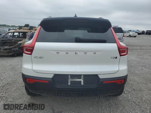 ✅ 2021 Volvo XC40 R-Design • VIN: YV4162UM5M2589145 • Lot: 62146005. Wystawiony na Copart z przebiegiem Nie podano. Bezpłatny archiwum sprzedaży aukcyjnych z USA i szczegółowy raport historii pojazdu na DreamBid. Zdjęcie 6.