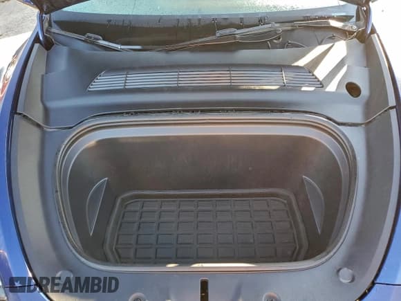 ✅ 2023 Tesla Model Y Long Range • VIN: 7SAYGDEE6PA058975 • Лот: 95994245. Опубликован ранее на Copart с пробегом 33 267 миль. Бесплатный доступ к архиву аукционных продаж из США и подробный отчёт об истории автомобиля на DreamBid. Изображение 12.