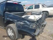 ✅ 2005 Nissan Frontier SE • VIN: 1N6AD07UX5C418604 • Lot: 43196214. Wystawiony na IAAI z przebiegiem 252 593 mil. Bezpłatny archiwum sprzedaży aukcyjnych z USA i szczegółowy raport historii pojazdu na DreamBid. Zdjęcie 6.