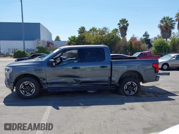 ✅ 2022 Ford F-150 Lightning Pro • VIN: 1FTVW1EL7NWG11418 • Lot: 43001331. Listed on IAAI with 39,711 mi. Free auction sales archive from the USA and detailed vehicle history report at DreamBid. Image 14.