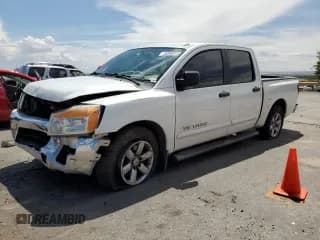 ✅ 2013 Nissan Titan SV • VIN: 1N6BA0ED2DN300372 • Lot: 65999325. Wystawiony na Copart z przebiegiem 106 651 mil. Bezpłatny archiwum sprzedaży aukcyjnych z USA i szczegółowy raport historii pojazdu na DreamBid. Zdjęcie 1.
