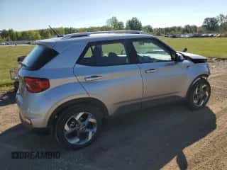 2024 Hyundai Venue SEL z VIN KMHRC8A33RU327547, wystawiony jako Copart lot #71058094 z przebiegiem 1 660 mil mil oraz Szkoda całkowita • Salvage title. Historia ofert i sprzedaży dostępna na DreamBid. Obrazek 3.