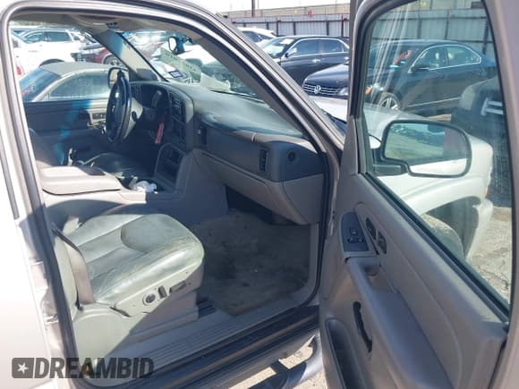 ✅ 2006 Chevrolet Suburban LS • VIN: 3GNFK16Z16G227760 • Lot: 43826010. Listed on IAAI with 248,344 mi. Free auction sales archive from the USA and detailed vehicle history report at DreamBid. Image 5.