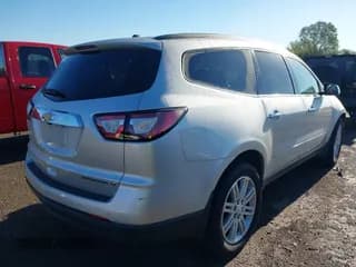 ✅ 2013 Chevrolet Traverse LT • VIN: 1GNKRGKD9DJ228707 • Lot: 43398452. Wystawiony na IAAI z przebiegiem 150 265 mil. Bezpłatny archiwum sprzedaży aukcyjnych z USA i szczegółowy raport historii pojazdu na DreamBid. Zdjęcie 4.