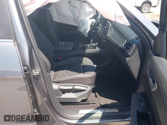 ✅ 2024 Volkswagen Atlas SE • VIN: 1V2HE2CA7RC249877 • Lot: 42614219. Wystawiony na IAAI z przebiegiem 7 108 mil. Bezpłatny archiwum sprzedaży aukcyjnych z USA i szczegółowy raport historii pojazdu na DreamBid. Zdjęcie 5.