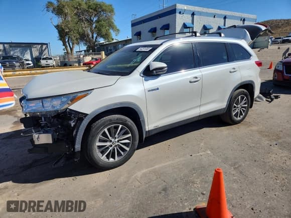 ✅ 2019 Toyota Highlander Hybrid XLE • VIN: 5TDJGRFHXKS075693 • Лот: 84291985. Опубликован ранее на Copart с пробегом 59 418 миль. Бесплатный доступ к архиву аукционных продаж из США и подробный отчёт об истории автомобиля на DreamBid. Изображение 1.