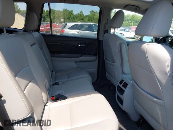 ✅ 2018 Honda Pilot EX-L • VIN: 5FNYF6H5XJB013698 • Lot: 42986201. Listed on IAAI with 63,873 mi. Free auction sales archive from the USA and detailed vehicle history report at DreamBid. Image 8.