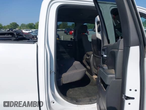 ✅ 2015 GMC Sierra 2500HD SLE • VIN: 1GT22YE88FZ110928 • Lot: 43152024. Wystawiony na IAAI z przebiegiem 113 850 mil. Bezpłatny archiwum sprzedaży aukcyjnych z USA i szczegółowy raport historii pojazdu na DreamBid. Zdjęcie 8.