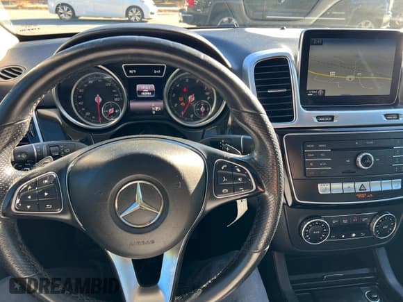 ✅ 2016 Mercedes-Benz GLE 350 • VIN: 4JGDA5JB9GA674367 • Lot: 92944075. Wystawiony na Copart z przebiegiem 103 984 mil. Bezpłatny archiwum sprzedaży aukcyjnych z USA i szczegółowy raport historii pojazdu na DreamBid. Zdjęcie 7.