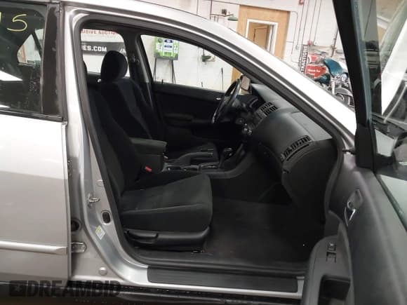 ✅ 2006 Honda Accord VP • VIN: 1HGCM56106A050917 • Lot: 43287915. Listed on IAAI with 124,268 mi. Free auction sales archive from the USA and detailed vehicle history report at DreamBid. Image 5.