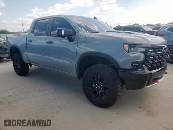 ✅ 2025 Chevrolet Silverado 1500 • VIN: 3GCUKHE81SG131512 • Лот: 67035875. Опубликован ранее на Copart с пробегом 2 852 миль. Бесплатный доступ к архиву аукционных продаж из США и подробный отчёт об истории автомобиля на DreamBid. Изображение 4.