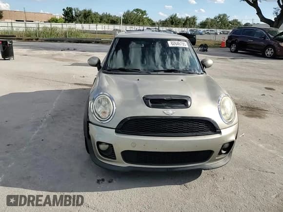 ✅ 2008 MINI Hardtop S • VIN: WMWMF73588TV32457 • Лот: 82646195. Опубликован ранее на Copart с пробегом 107 063 миль. Бесплатный доступ к архиву аукционных продаж из США и подробный отчёт об истории автомобиля на DreamBid. Изображение 13.