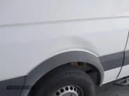 ✅ 2014 Mercedes-Benz Sprinter Cargo • VIN: WD3PE7DC8E5835913 • Lot: 43717453. Wystawiony na IAAI z przebiegiem 94 062 mil. Bezpłatny archiwum sprzedaży aukcyjnych z USA i szczegółowy raport historii pojazdu na DreamBid. Zdjęcie 18.