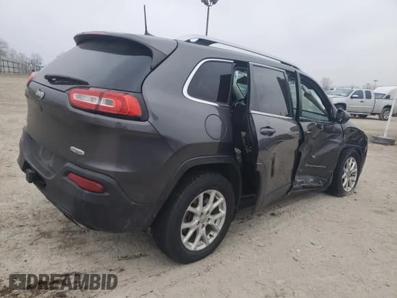 ✅ 2016 Jeep Cherokee Latitude • VIN: 1C4PJMCS0GW332317 • Лот: 45308935. Опубликован ранее на Copart с пробегом 141 688 миль. Бесплатный доступ к архиву аукционных продаж из США и подробный отчёт об истории автомобиля на DreamBid. Изображение 3.