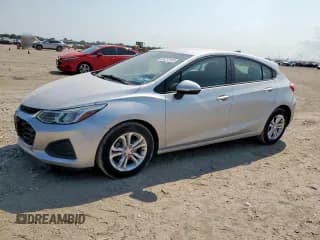 ✅ 2019 Chevrolet Cruze LS • VIN: 3G1BC6SM3KS586488 • Lot: 81212125. Listed on Copart with 97,942 mi. Free auction sales archive from the USA and detailed vehicle history report at DreamBid. Image 1.