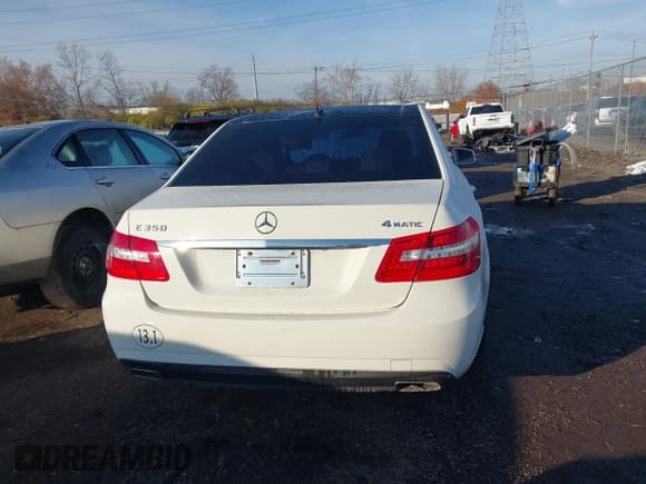 ✅ 2010 Mercedes-Benz E 350 Sport • VIN: WDDHF8HB9AA066246 • Lot: 43770743. Listed on IAAI with 130,753 mi. Free auction sales archive from the USA and detailed vehicle history report at DreamBid. Image 16.