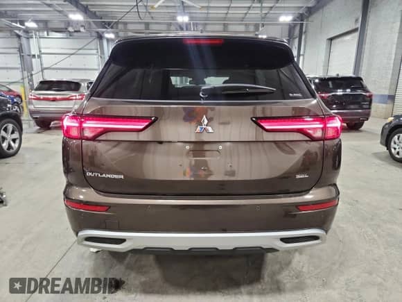 2024 Mitsubishi Outlander SEL with VIN JA4J4WA82RZ073843, listed as a Copart auction lot 81331465 with 10,233 mi miles and Salvage title. Bid and sale history available at DreamBid. Image 6.