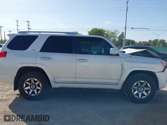 ✅ 2011 Toyota 4Runner SR5 • VIN: JTEZU5JR6B5021233 • Lot: 42847482. Wystawiony na IAAI z przebiegiem 227 825 mil. Bezpłatny archiwum sprzedaży aukcyjnych z USA i szczegółowy raport historii pojazdu na DreamBid. Zdjęcie 13.