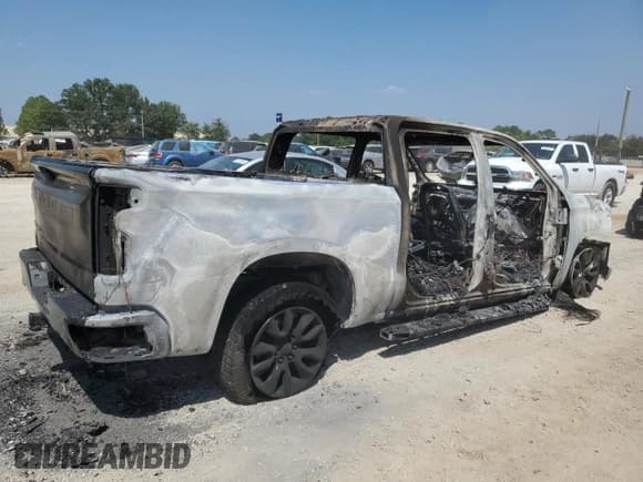 ✅ 2020 Chevrolet Silverado 1500 RST • VIN: 3GCUYEET2LG271751 • Lot: 69319054. Wystawiony na Copart z przebiegiem Nie podano. Bezpłatny archiwum sprzedaży aukcyjnych z USA i szczegółowy raport historii pojazdu na DreamBid. Zdjęcie 3.