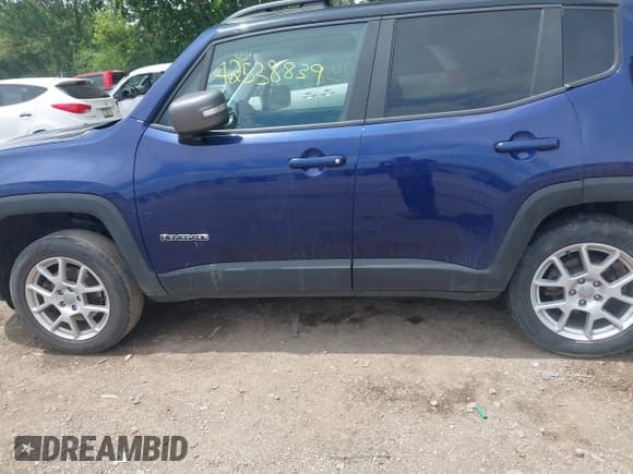 ✅ 2021 Jeep Renegade Limited • VIN: ZACNJDD15MPM09850 • Lot: 42538839. Wystawiony na IAAI z przebiegiem 46 349 mil. Bezpłatny archiwum sprzedaży aukcyjnych z USA i szczegółowy raport historii pojazdu na DreamBid. Zdjęcie 14.