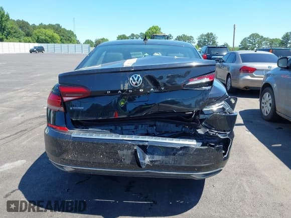 ✅ 2021 Volkswagen Passat SE • VIN: 1VWSA7A30MC003988 • Lot: 42238431. Listed on IAAI with 43,208 mi. Free auction sales archive from the USA and detailed vehicle history report at DreamBid. Image 16.