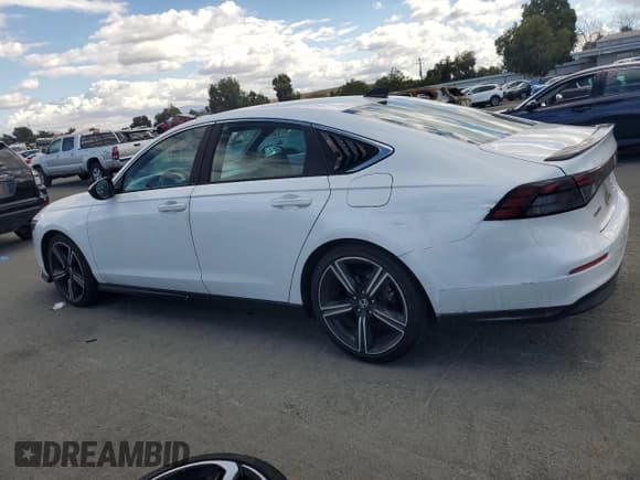 ✅ 2023 Honda Accord Sport • VIN: 1HGCY2F56PA033935 • Лот: 85131265. Опубликован ранее на Copart с пробегом 109 988 миль. Бесплатный доступ к архиву аукционных продаж из США и подробный отчёт об истории автомобиля на DreamBid. Изображение 2.