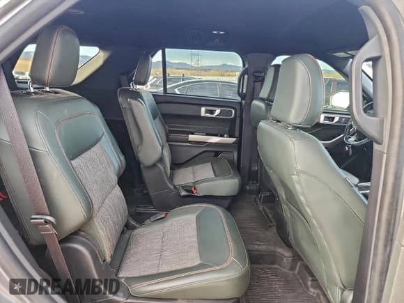 ✅ 2022 Ford Explorer Timberline • VIN: 1FMSK8JH3NGB66173 • Lot: 94143705. Wystawiony na Copart z przebiegiem 56 189 mil. Bezpłatny archiwum sprzedaży aukcyjnych z USA i szczegółowy raport historii pojazdu na DreamBid. Zdjęcie 11.