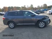 ✅ 2012 Toyota Highlander SE • VIN: 5TDBK3EH0CS150209 • Lot: 43519444. Wystawiony na IAAI z przebiegiem 129 663 mil. Bezpłatny archiwum sprzedaży aukcyjnych z USA i szczegółowy raport historii pojazdu na DreamBid. Zdjęcie 13.
