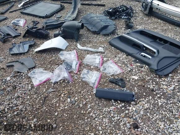 ✅ 2018 Toyota Tundra SR5 • VIN: 5TFDW5F12JX735228 • Лот: 43255268. Опубликован ранее на IAAI с пробегом 47 638 миль. Бесплатный доступ к архиву аукционных продаж из США и подробный отчёт об истории автомобиля на DreamBid. Изображение 21.