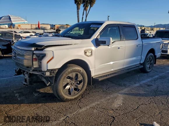 ✅ 2024 Ford F-150 Lightning Lariat • VIN: 1FT6W5L78RWG03027 • Lot: 95104885. Wystawiony na Copart z przebiegiem 11 942 mil. Bezpłatny archiwum sprzedaży aukcyjnych z USA i szczegółowy raport historii pojazdu na DreamBid. Zdjęcie 1.