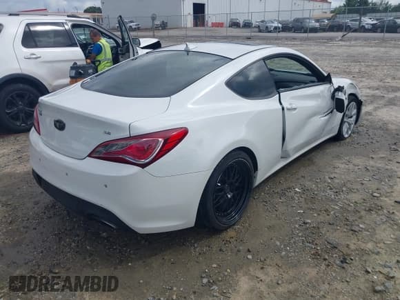 ✅ 2013 Hyundai Genesis Coupe Grand Touring • VIN: KMHHU6KJ4DU092594 • Lot: 42539611. Wystawiony na IAAI z przebiegiem 156 286 mil. Bezpłatny archiwum sprzedaży aukcyjnych z USA i szczegółowy raport historii pojazdu na DreamBid. Zdjęcie 4.