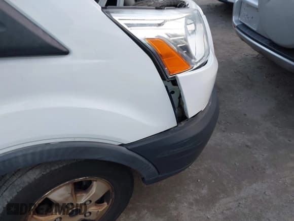 ✅ 2018 Ford Transit Passenger XL • VIN: 1FBAX2CM3JKA79877 • Lot: 43676273. Wystawiony na IAAI z przebiegiem 96 733 mil. Bezpłatny archiwum sprzedaży aukcyjnych z USA i szczegółowy raport historii pojazdu na DreamBid. Zdjęcie 6.