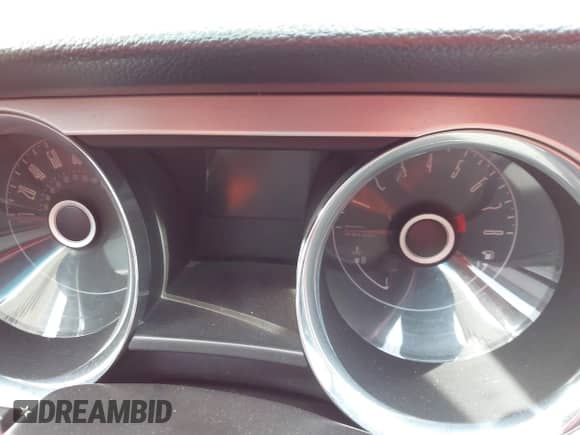 2014 Ford Mustang V6 с VIN 1ZVBP8EMXE5245569, выставлен на аукционе IAAI как лот 43398061 с пробегом Не указан миль и . История ставок и продаж доступна на DreamBid. Изображение 16.