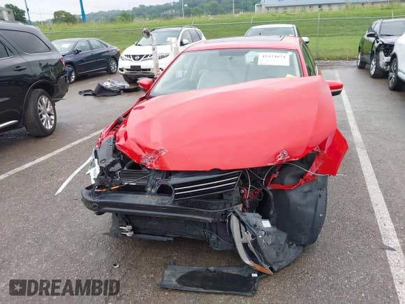 ✅ 2014 Volkswagen Jetta TDI w/Premium/Nav • VIN: 3VWLL7AJ4EM383351 • Lot: 42424074. Listed on IAAI with 66,824 mi. Free auction sales archive from the USA and detailed vehicle history report at DreamBid. Image 6.