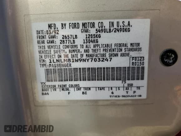 ✅ 1992 Lincoln Town Car Executive • VIN: 1LNLM81W9NY703247 • Lot: 68267014. Listed on Copart with 58,853 mi. Free auction sales archive from the USA and detailed vehicle history report at DreamBid. Image 13.