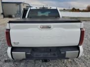 ✅ 2024 Toyota Tundra Limited Hybrid • VIN: 5TFJC5DB2RX075954 • Lot: 90745675. Wystawiony na Copart z przebiegiem 33 493 mil. Bezpłatny archiwum sprzedaży aukcyjnych z USA i szczegółowy raport historii pojazdu na DreamBid. Zdjęcie 6.