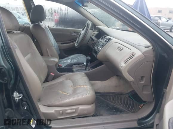 2001 Honda Accord EX с VIN 1HGCG16511A010339, выставлен на аукционе IAAI как лот 43588476 с пробегом 270 132 миль миль и . История ставок и продаж доступна на DreamBid. Изображение 5.